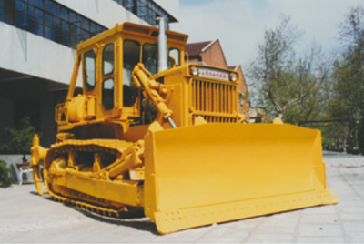 ca88推土机累计销量突破2000台；被国度经贸部核准为进出口自营权企业。