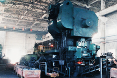 3月24日，世界第一台德国奥姆卡4000吨热模锻出产线在ca88总厂热模锻车间装置调试。