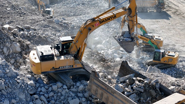 f02599a8e64745a49744ae1858145aef